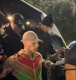 Bogueto siendo detenido.