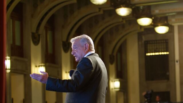 AMLO en su mañanera desde Palacio Nacional