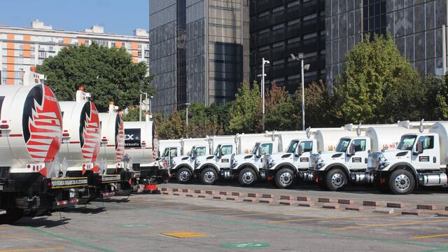 Pemex incrementa su fuerza con 2 mil 437 pipas