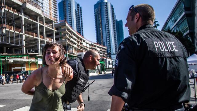 Servicio Secreto de Estados Unidos taclea a mujer que se manifestaba por la Cumbre de las Américas