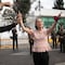 AMLO le levanta la mano a Claudia Sheinbaum y foto desata polémica rumbo al 2024
