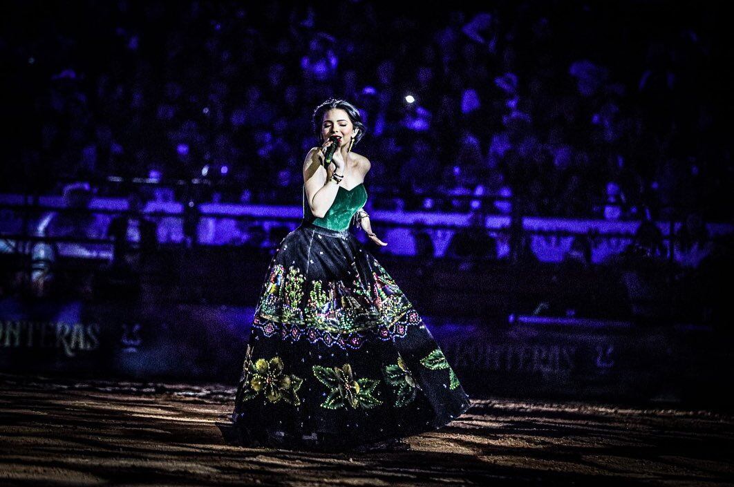 Ángela Aguilar en concierto