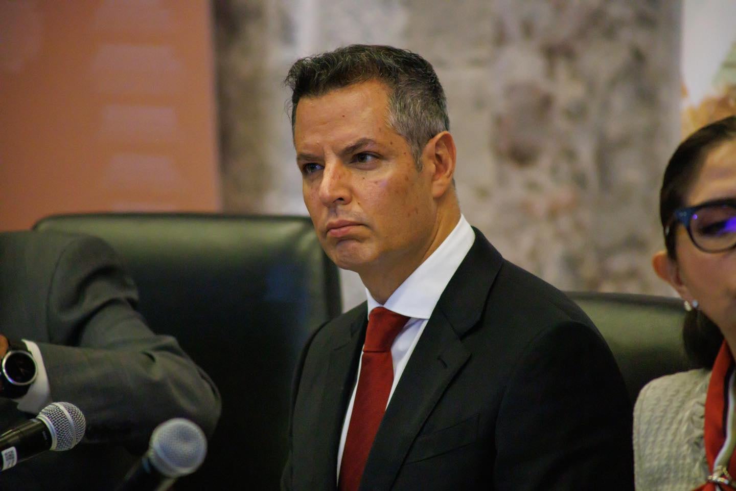 Alejandro Murat recibe respaldo de Morena tras señalamientos