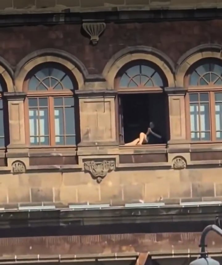 Falso video de mujer tomando el sol en Palacio Nacional
