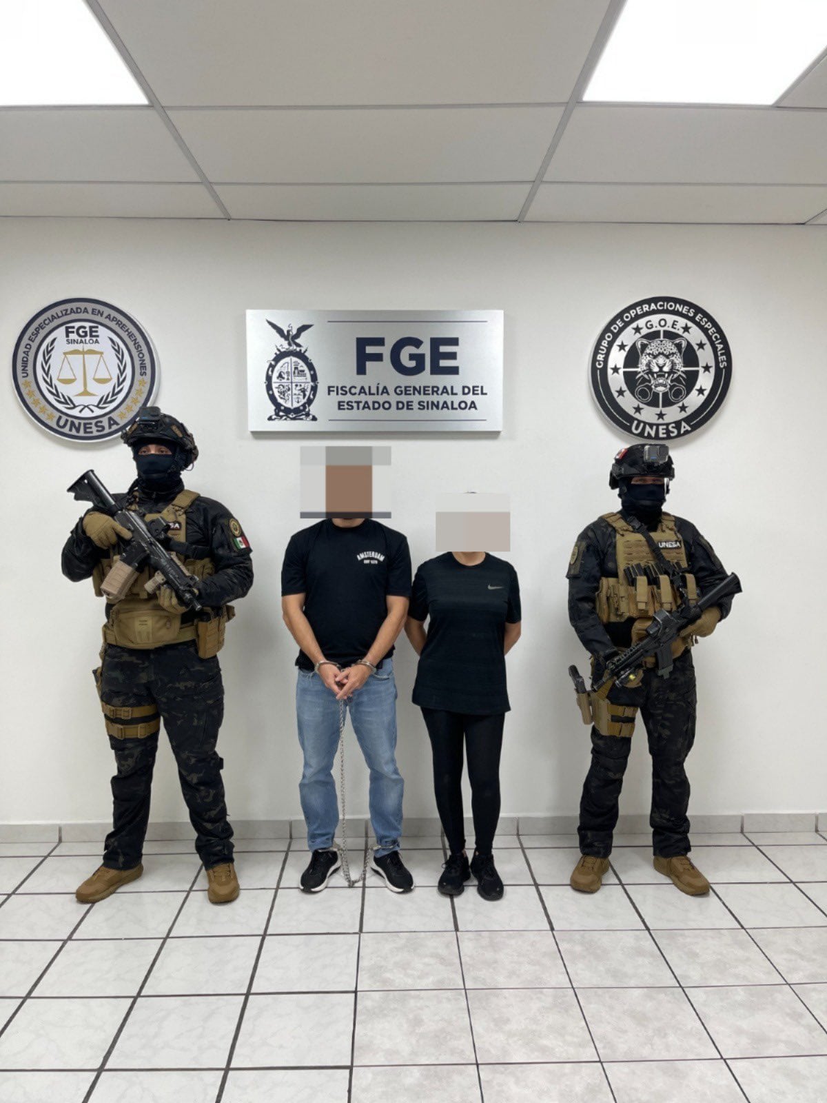 Dos detenidos por dejar corona fúnebre en colegio de Culiacán