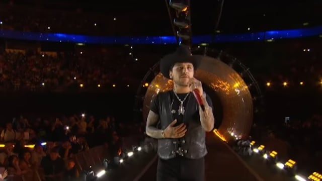 Christian Nodal cantando en Supernova: Orígenes.