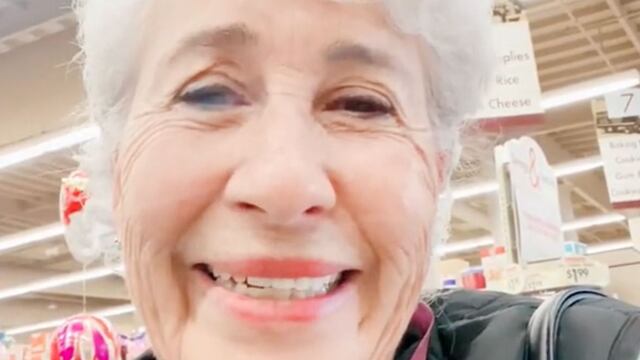 VIDEO: “Qué felicidad”: Abuelita deja a su esposo y toma la mejor decisión de su vida