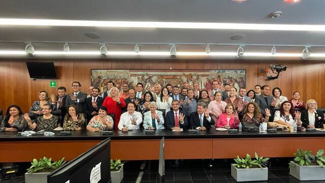 Senadores de Morena apoyando a Américo Villarreal en la Cámara Alta
