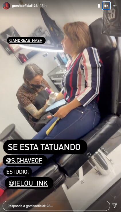 Mamá de Gomita se tatúa