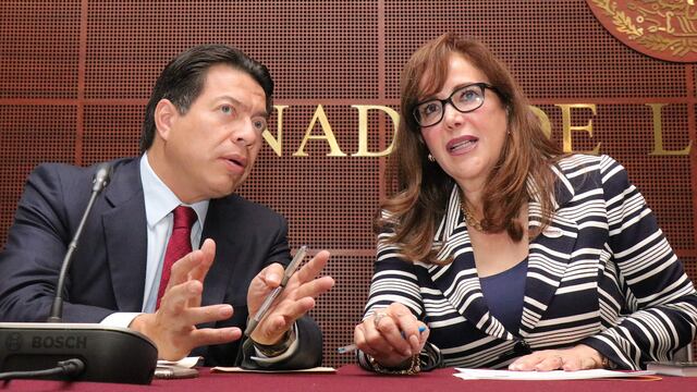 La presidenta nacional de Morena en reunión con Mario Delgado, coordinador de los diputados federales de dicho partido.