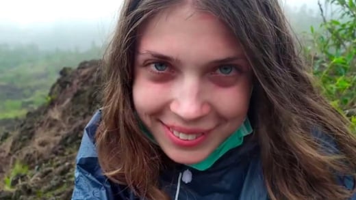 Buscan a actriz porno que tuvo sexo en montaña sagrada de Bali