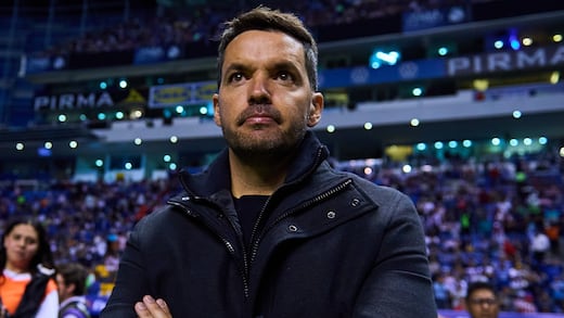 Cruz Azul anuncia salida de Larcamón y llegada de Joel Huiqui