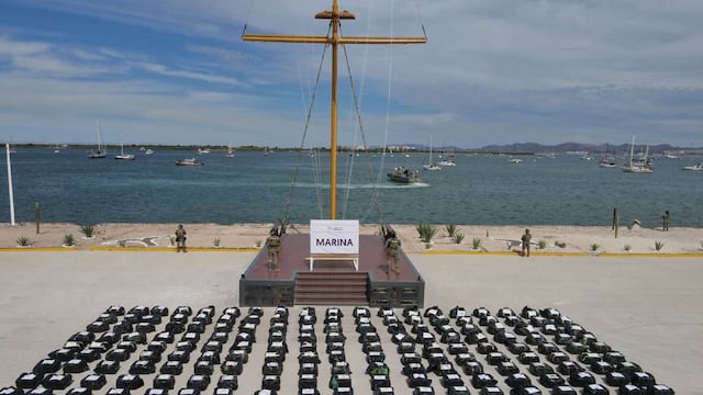 Aseguran toneladas de cocaína en Isla Clarión