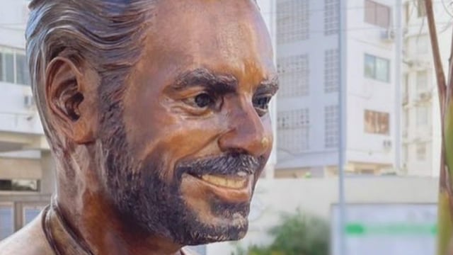 Estatua Eugenio Derbez