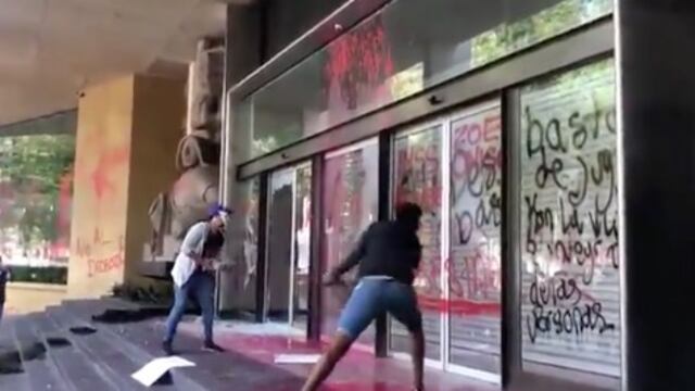 Manifestaciones en las oficinas centrales del IMSS