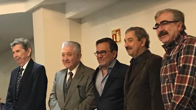 Ildefonso Guajardo, flanqueado por 4 ex gobernadores priístas de NL. ¿Su vaca morada?