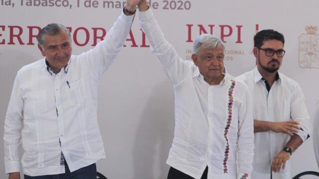 AMLO y Adán López.