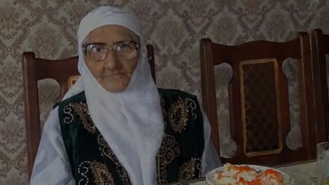 Tanzilia Bisembéyeva, la mujer más longeva del mundo.