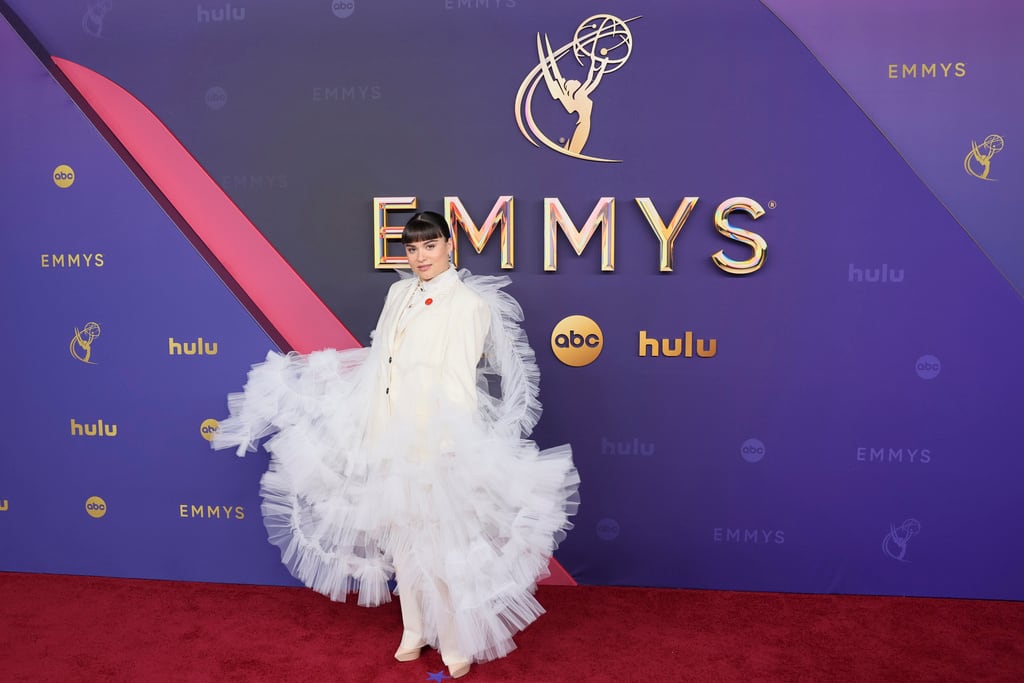 Devery Jacobs en los Premios Emmy 2024.