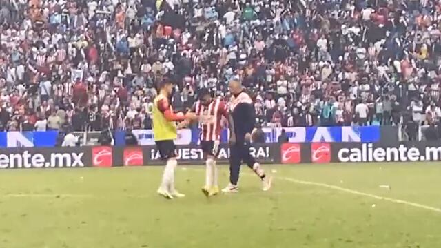 Alexis Vega se va llorando