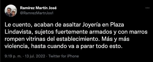 Usuario dice que sujetos que asaltaron joyería en Plaza Lindavista iban armados