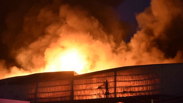 Incendio en fábrica de aerosoles en Tlaquepaque, Jalisco provocó desalojo de varias colonias