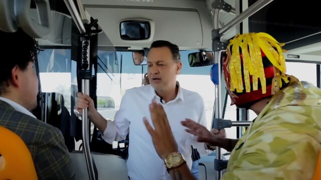 El Escorpión Dorado se codea con el gobernador del PAN en Querétaro, Mauricio Kuri