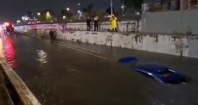 Viaducto Río Piedad, CDMX, inundado por la lluvia del 2 de junio