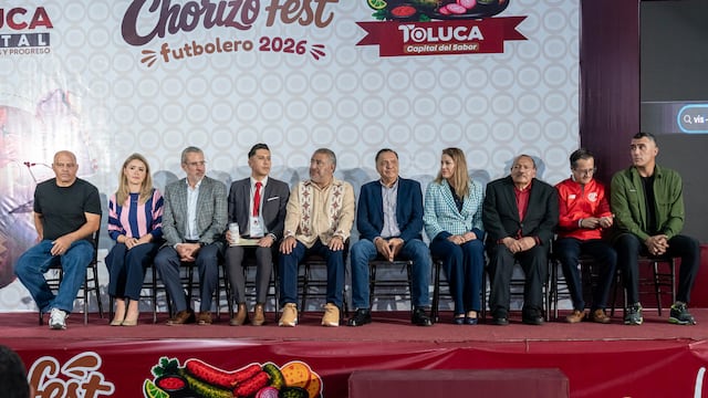Más de 35 productores y artesanos locales participan en la muestra gastronómica.