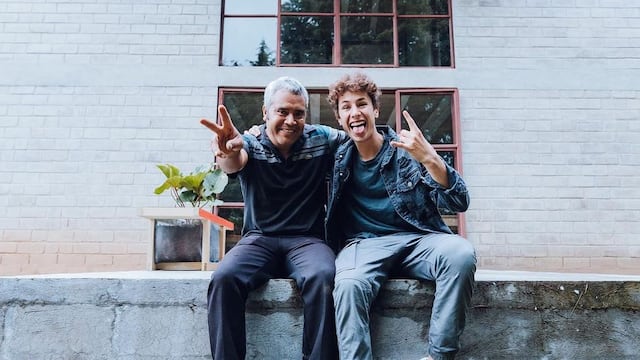 Juanpa Zurita entrega casas a familias afectadas por sismo de 2017