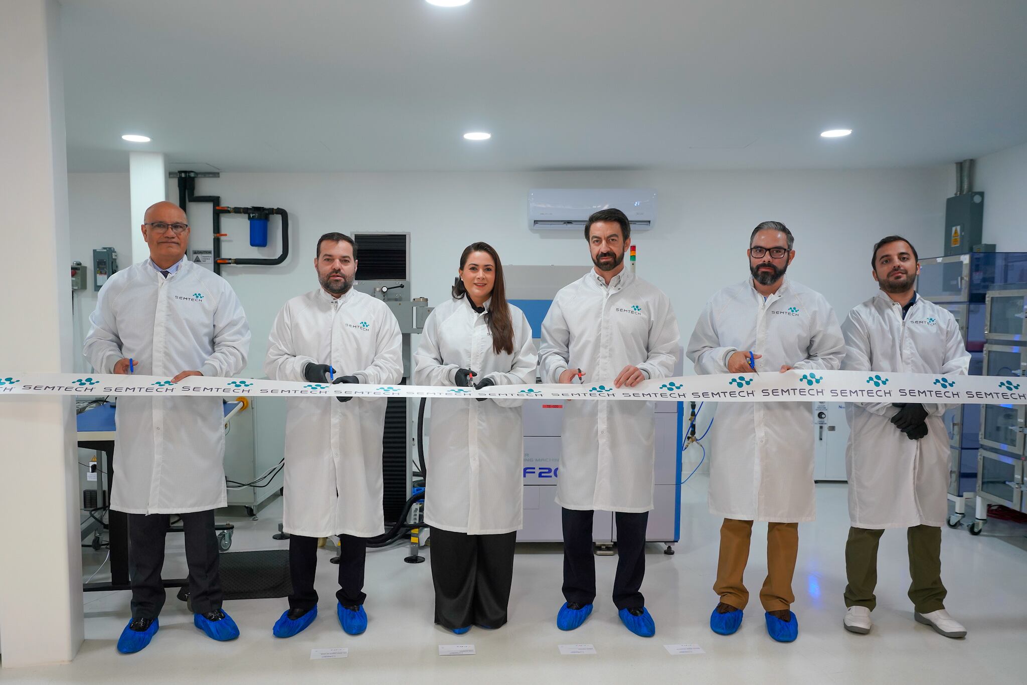 Tere Jiménez inaugura laboratorio con la más alta tecnología en Aguascalientes