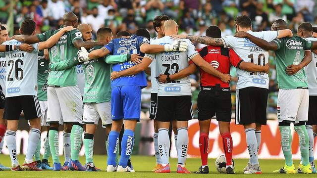 Club León y Club Tigres se abrazan contra la violencia.