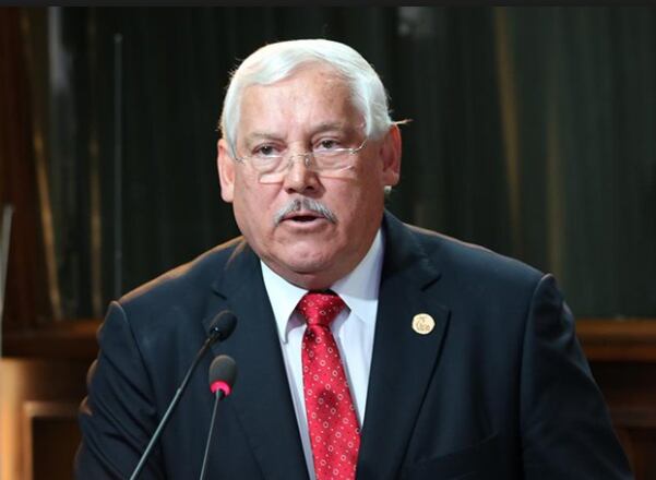 Víctor Villalobos Arámbula