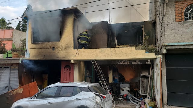 Iztapalapa: incendio deja un muerto y un herido; lo provocó una veladora