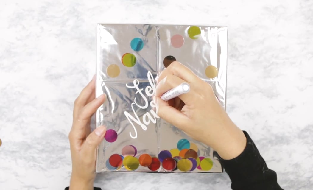 Papel para Navidad decorado con lentejuelas
