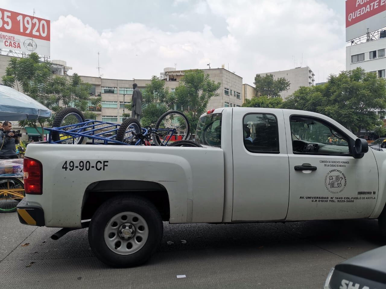 Camioneta de la CDHCDMX.