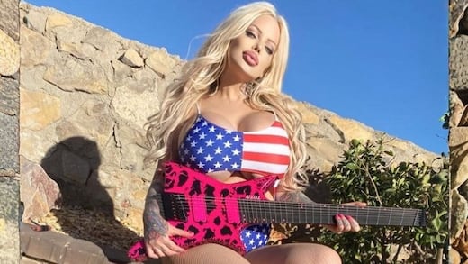 ¿Nueva Aventurera? Sabrina Sabrok también quiere ser una, pero rockera