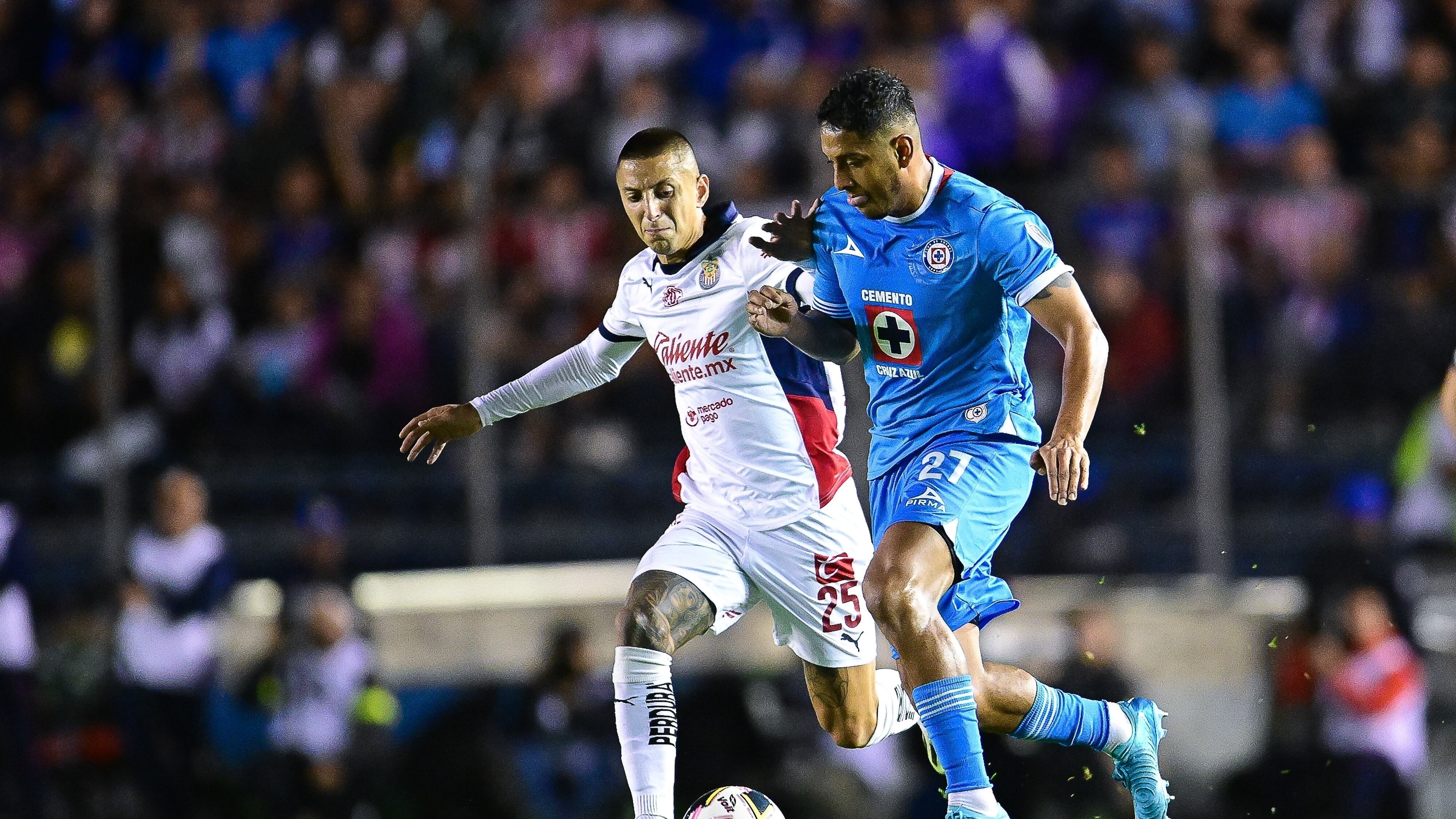 Piden que el Piojo Alvarado deje a Chivas y vuelva a Cruz Azul: “mucho futbol para tan poco equipo”