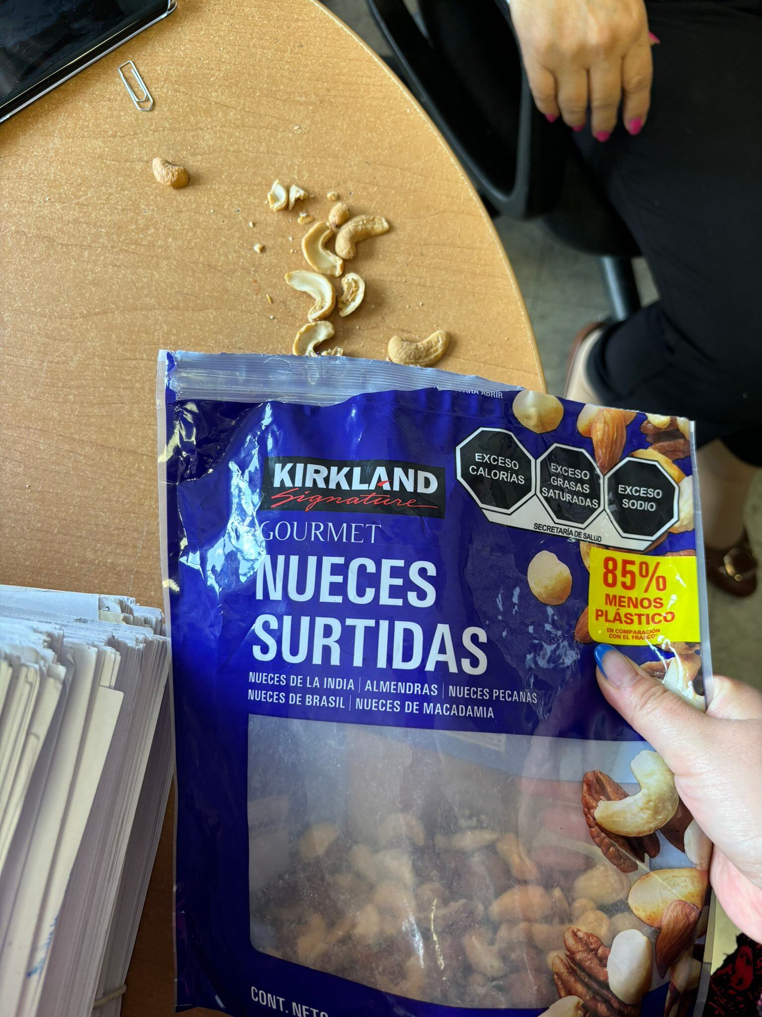 Compró nueces con gusanos en Costco