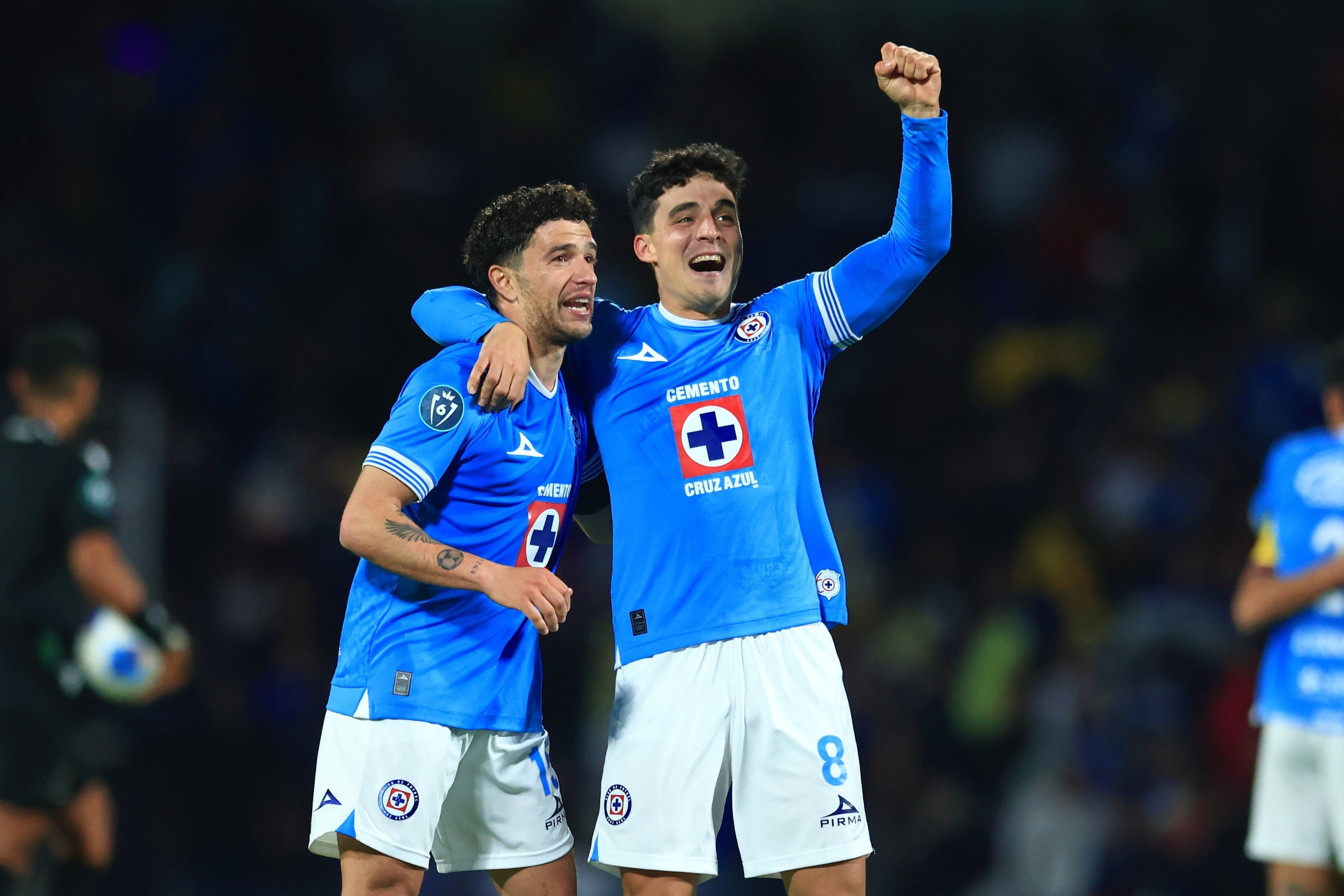 Nacho Rivero y Lorenzo Faravelli en el Cruz Azul vs América.