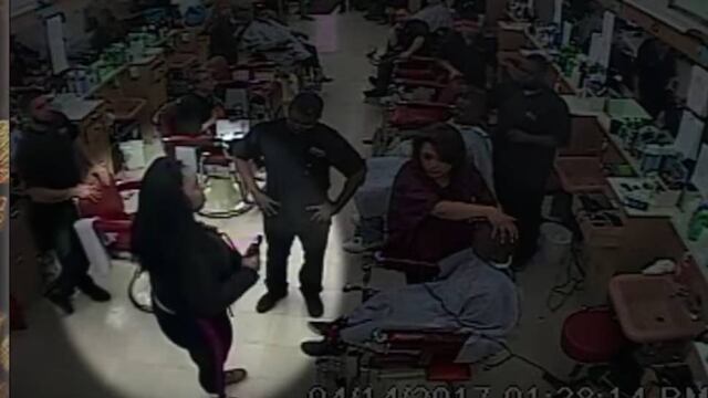 Amenaza a estilista.