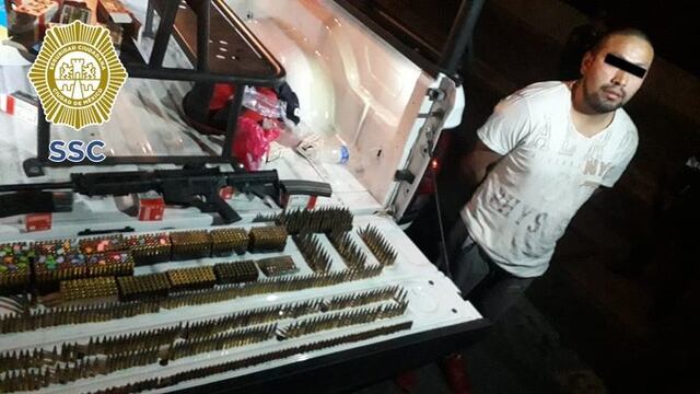 El sujeto portaba también cocaína y un arma larga