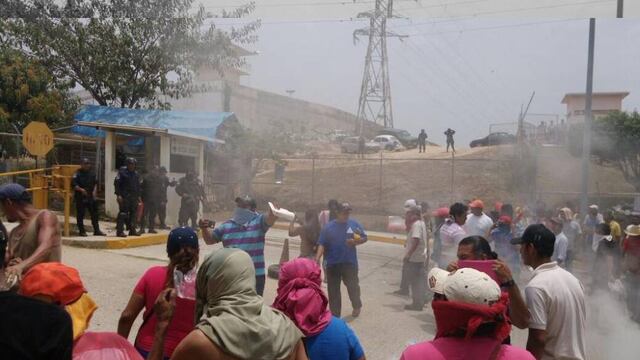 Enfrentamiento en Cereso de Acapulco entre policía antimotines y familiares de presos