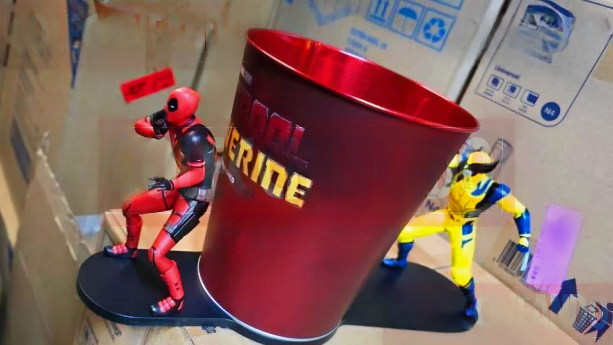 Esta es la palomera de Deadpool y Wolverine y llavero que venderá Cinépolis