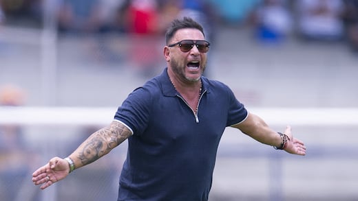 Antonio Mohamed sale en defensa de Diego Cocca