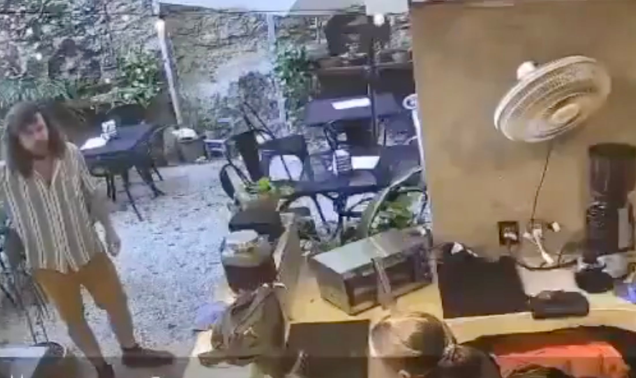 Joan Serra Montegut, ciudadano español, agrede a empleada de cafetería en Mérida
