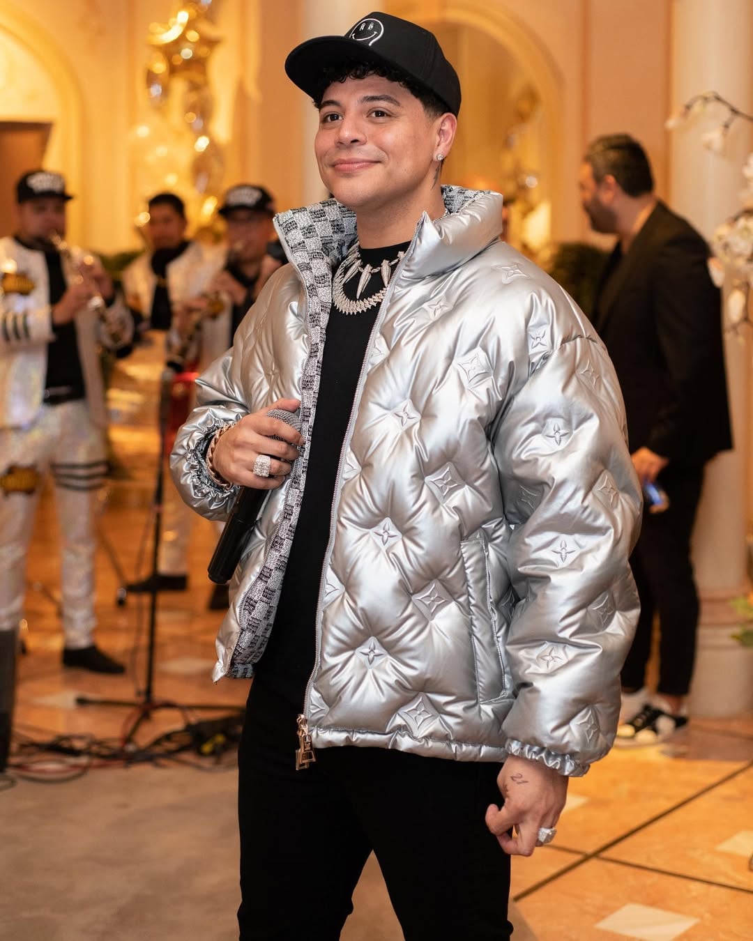 Eduin Caz, cantante.