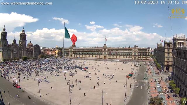 Galleros se concentra en el Zócalo de la CDMX; exigen apoyo para las peleas de gallos