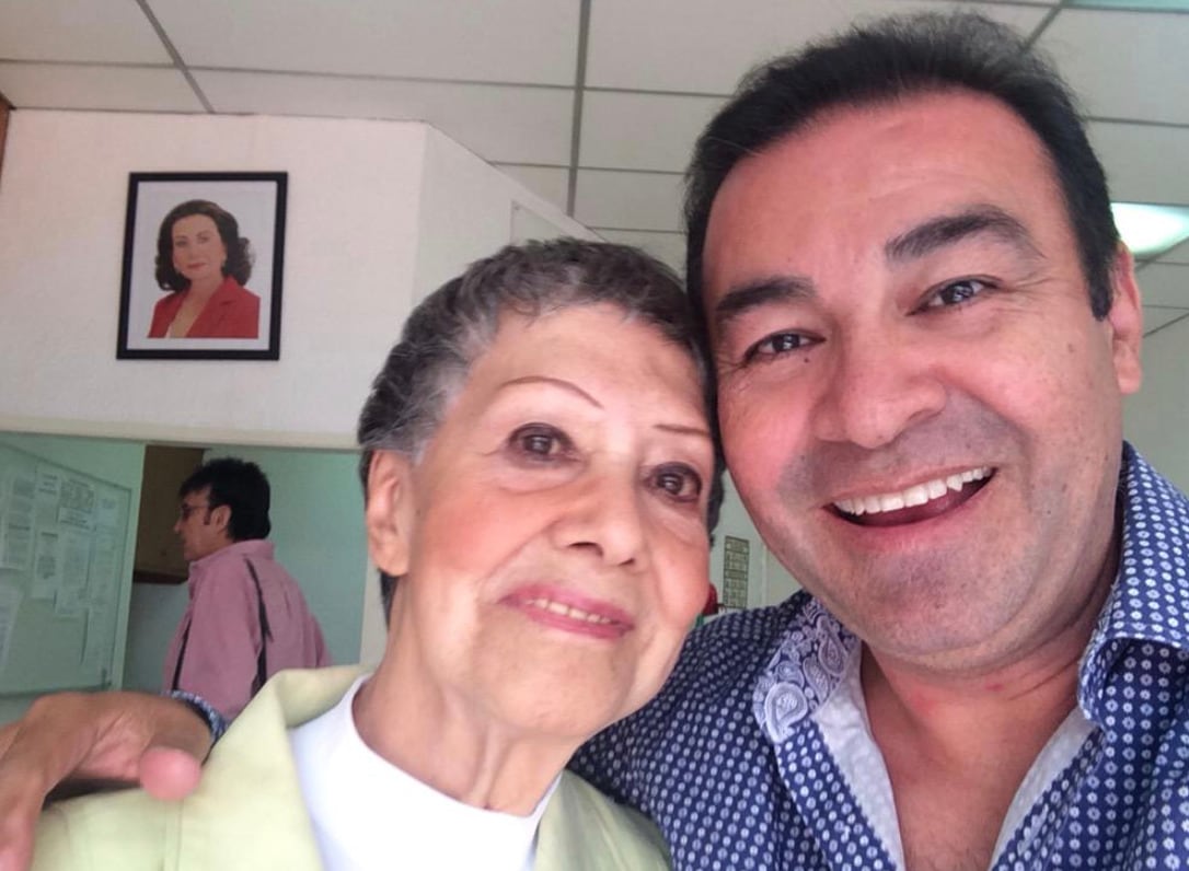 Mario Castañeda se despide de Gloria Rocha