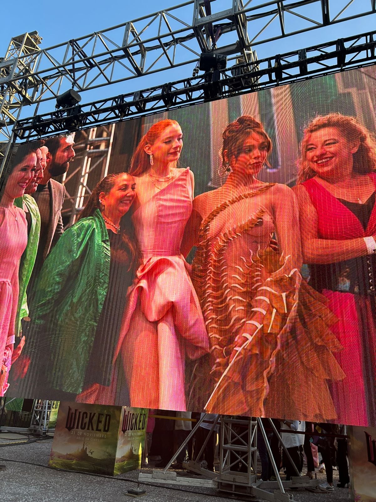 Danna Paola en la premier de Wicked